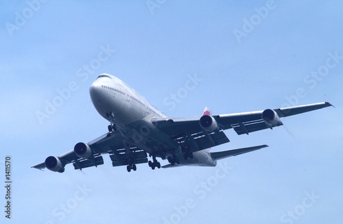 jumbo-jet landing