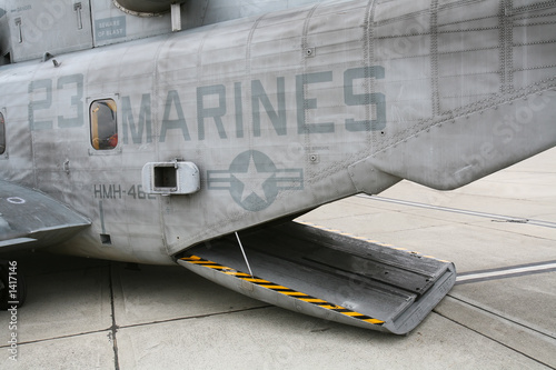фотографія helicopter loading ramp
