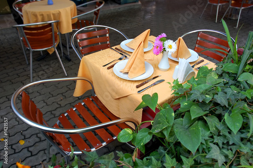 outdoor restaurant table photo