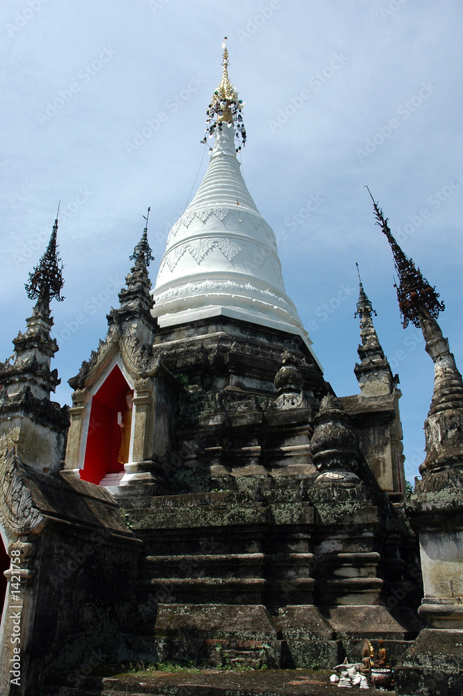Fototapeta premium thailand, lamphun: haripoonchai temple