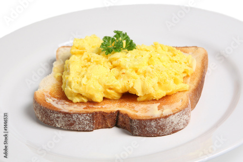 scrambled egg on toast