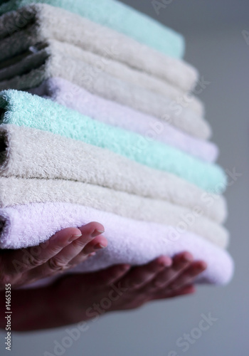 towels in hands © Jaroslav Machacek