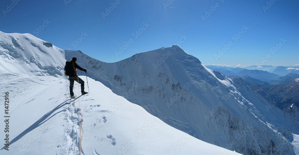 alpiniste sur la voie normale du mt blanc