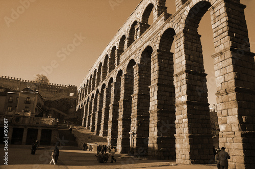 acueducto de segovia en sepia