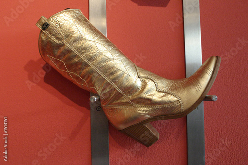 goldener cowboy stiefel