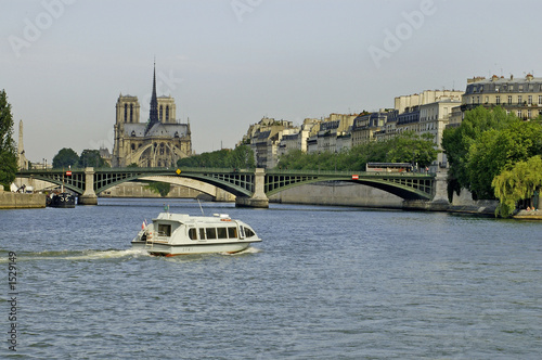 the seinne river paris photo