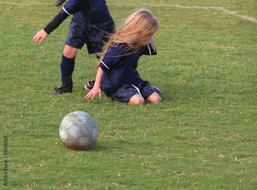 Obraz premium young girl crying over soccer loss