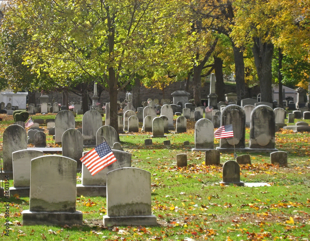 Naklejka premium cemetery in autumn 6