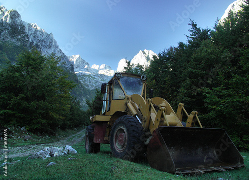 constructional machine in mountains