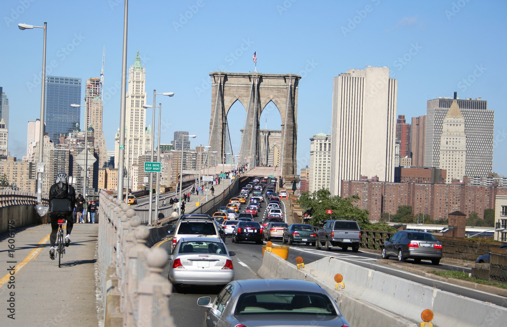 Naklejka premium traffic jam brooklyn bridge