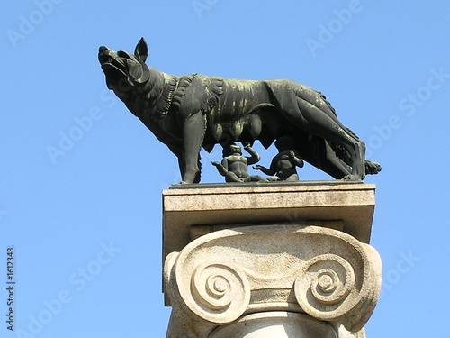 statue