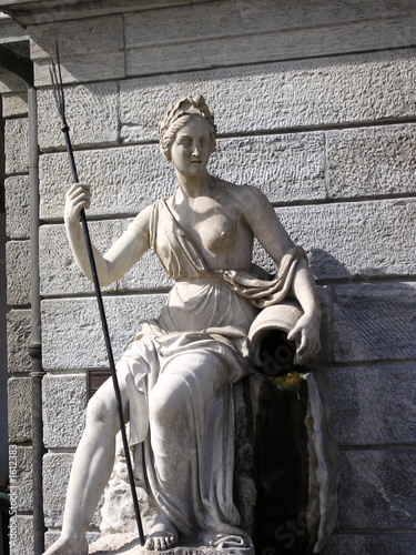 statue
