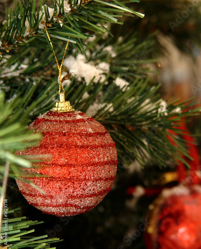 red xmas ball