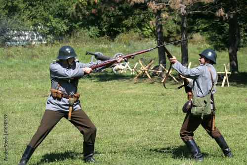 fight between two soldiers i