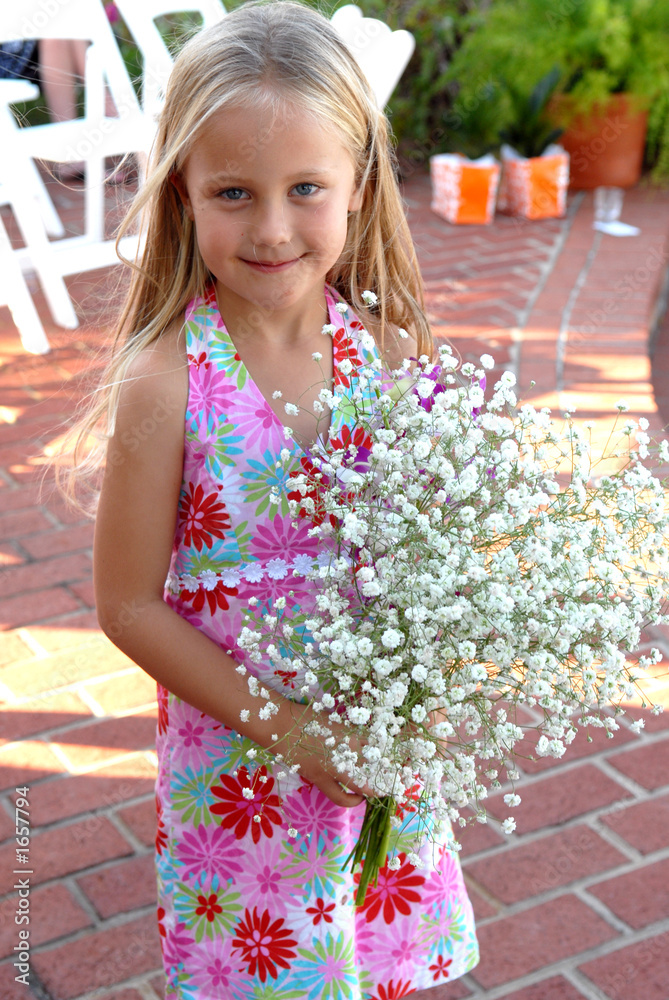 Fototapeta premium girl holding bouquet
