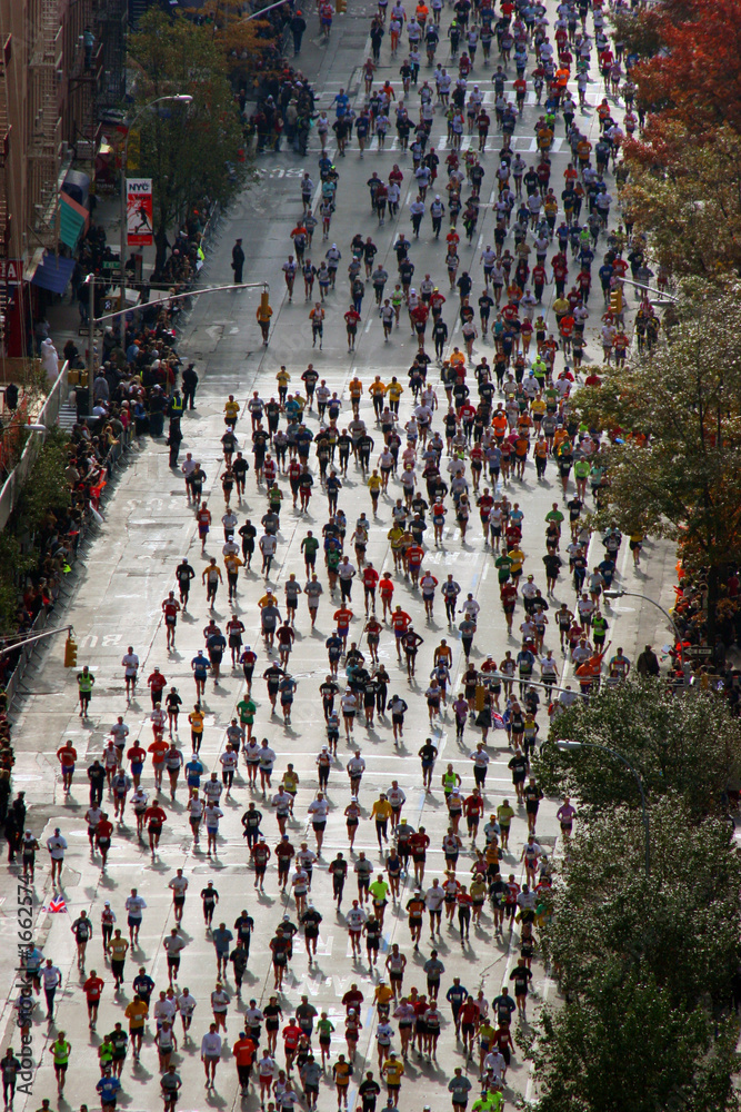 Fototapeta premium people running down the street in a marathon