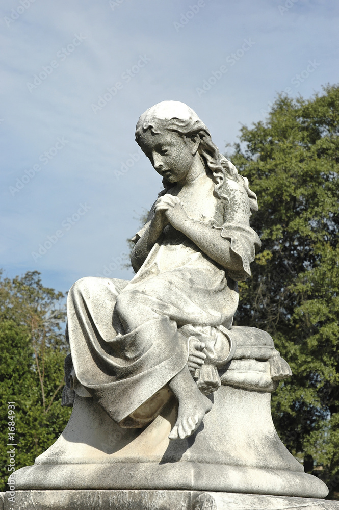 memorial sculpture