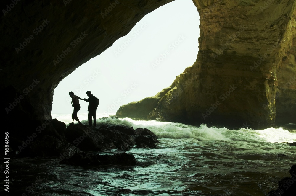Fototapeta premium people silhouette in grotto