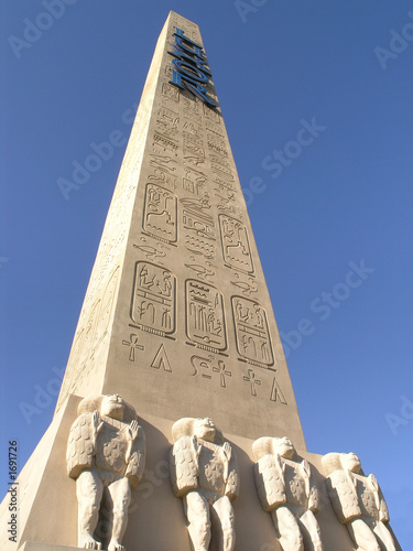 luxor obelisk photo