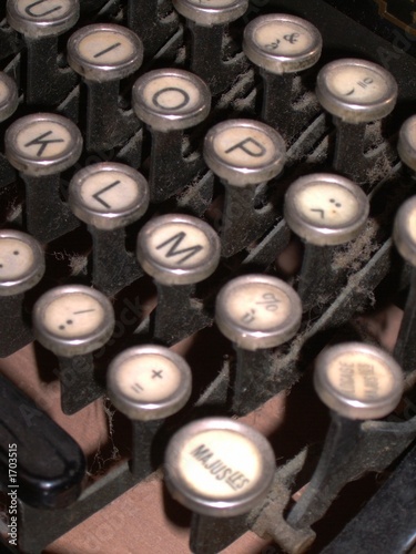 touches de vielle machine à écrire...