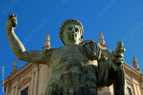 stature in milan photo
