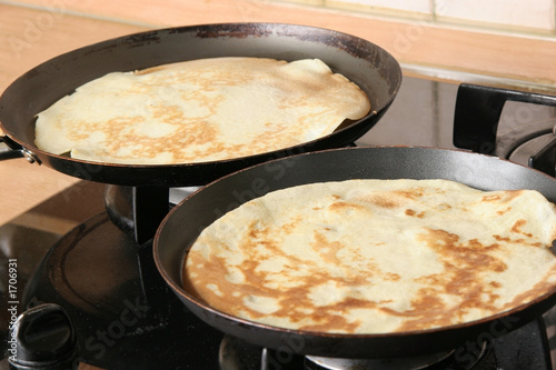 Wallpaper Mural cooking pancakes. Torontodigital.ca