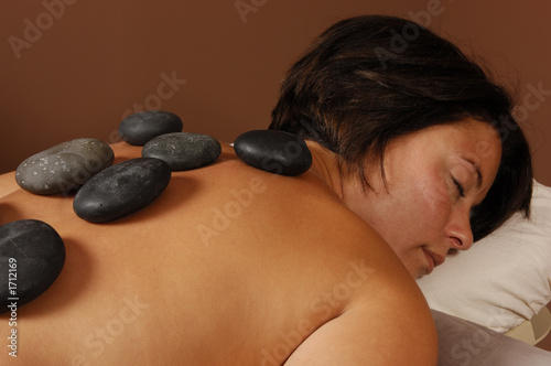 massage hot mineral sacred stones