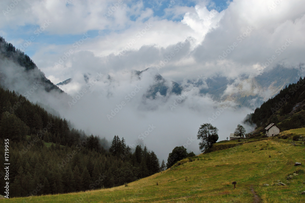 vallée nuageuse vallée nuageuse