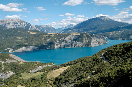 lac de serre-ponçon (alpes france) © jakezc