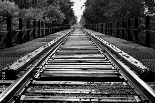 Fototapeta tory kolejowe czarno białe 