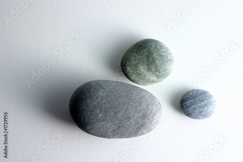 three round stones