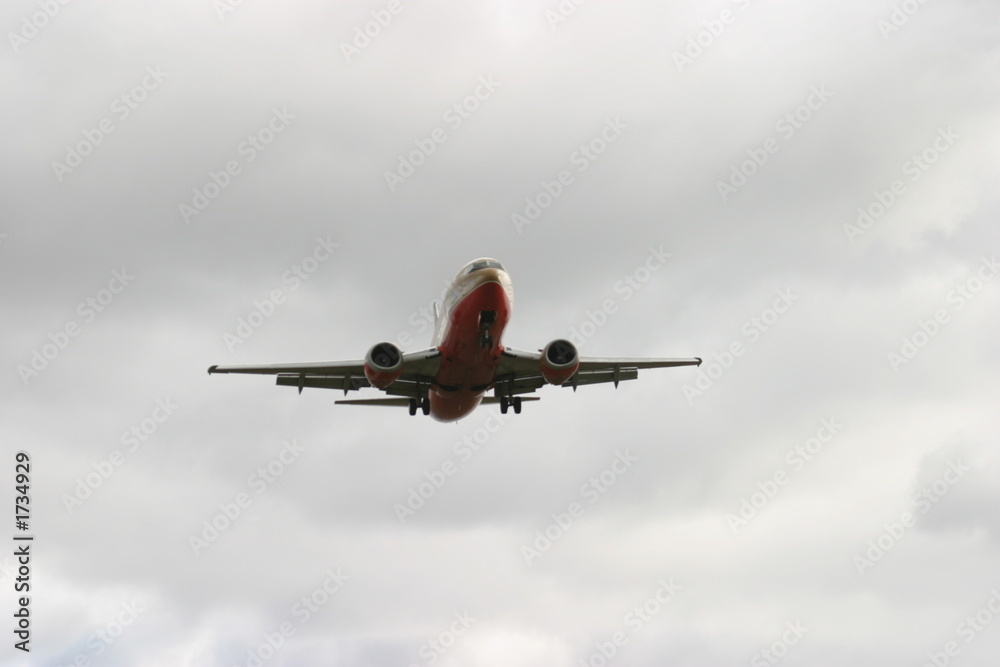 Fototapeta premium airliner on final