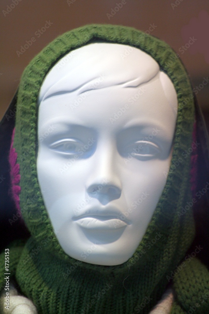 le mannequin a la cagoule le mannequin a la cagoule