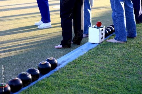 barefoot lawn bowls