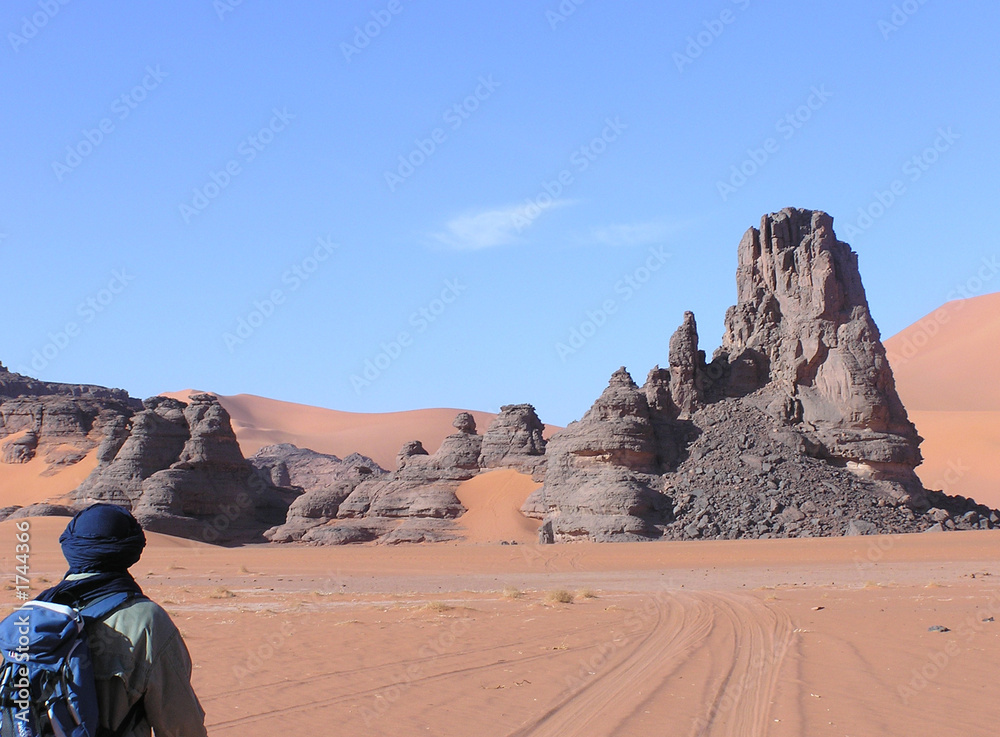 touareg et paysage désertique