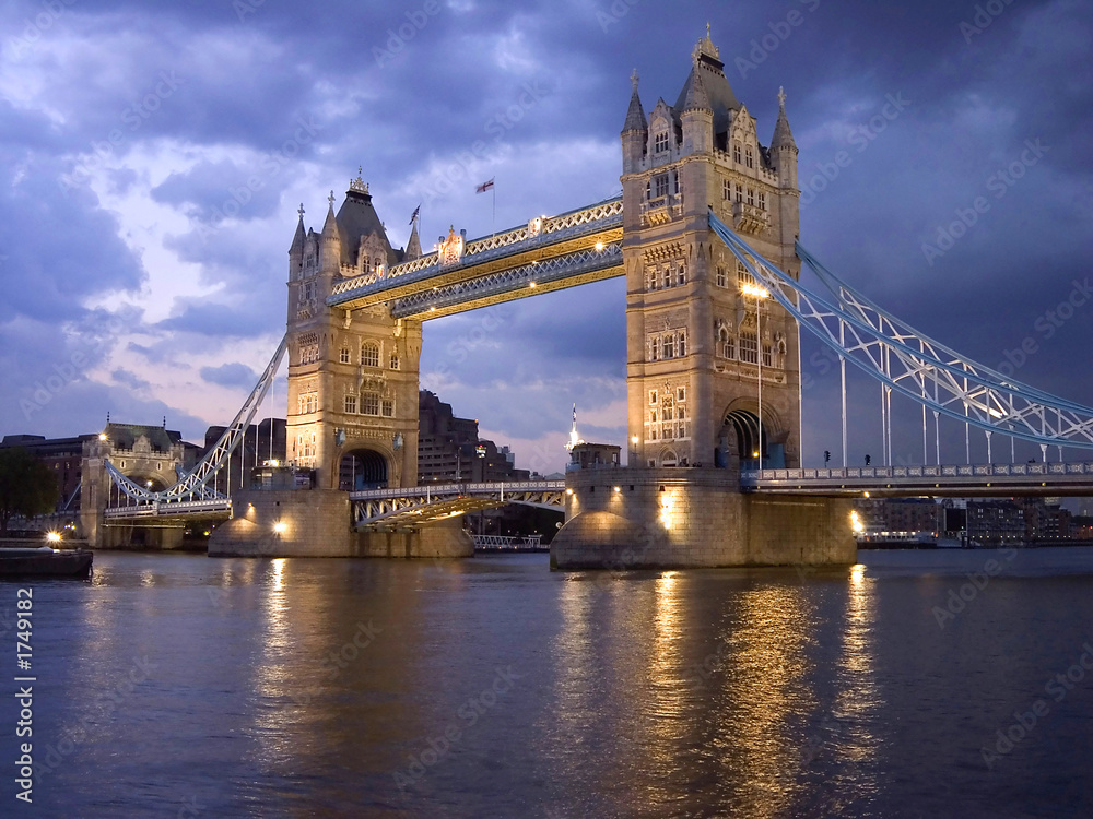 Obraz premium tower bridge by night