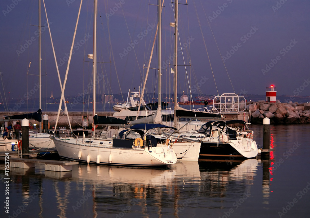 Fototapeta premium docked yachts 2