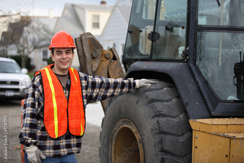 worker by tracktor