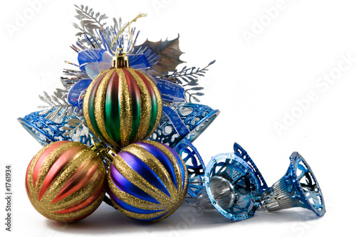christmas spheres in a tins...