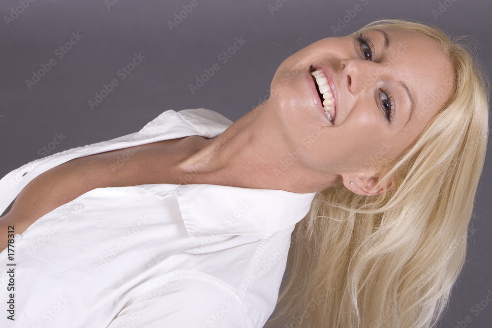 Obraz premium erotisches blondes fotomodel mit weisser bluse