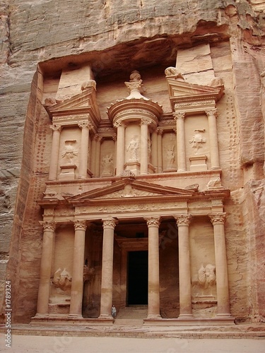 tomb in jordan