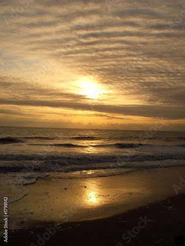 quiet beach sunset © surpasspro