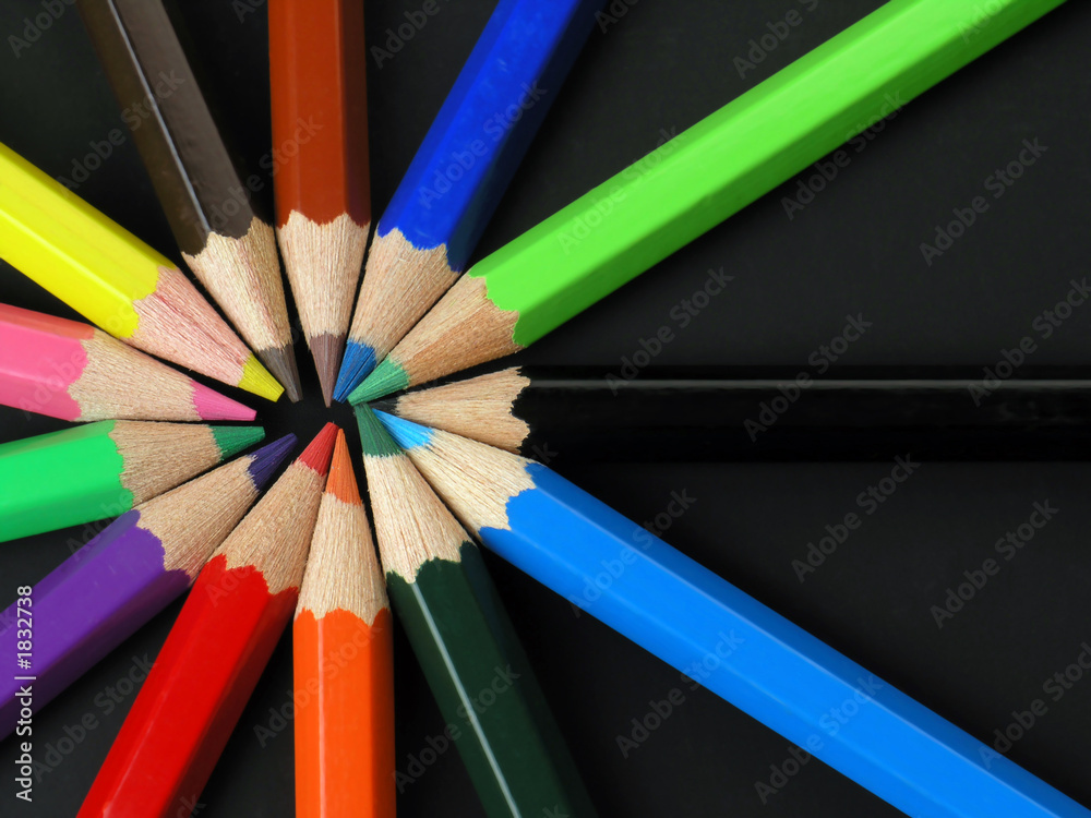 Naklejka premium colored pencils in a row