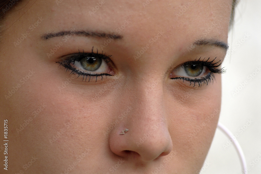 Naklejka premium regard d'adolescente