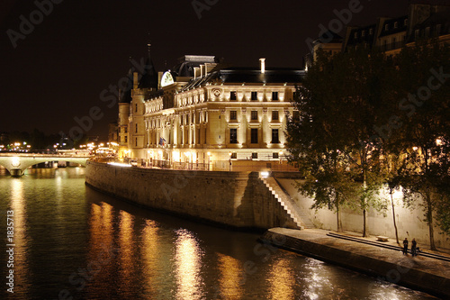 Obraz na płótnie conciergerie vue de nuit - paris w salonie