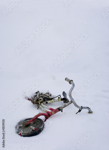 abandoned bicycle in snow.