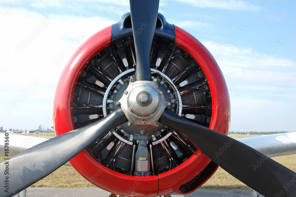 Obraz premium front view of retro airplane propeller