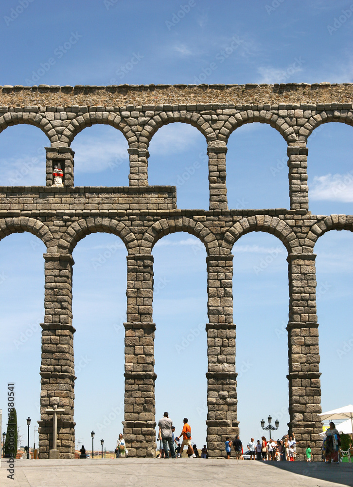 roman aqueduct in segovia