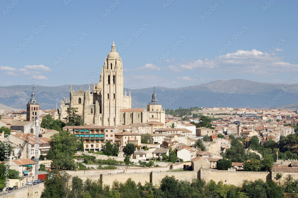 Obraz premium segovia cityscape with cathedral