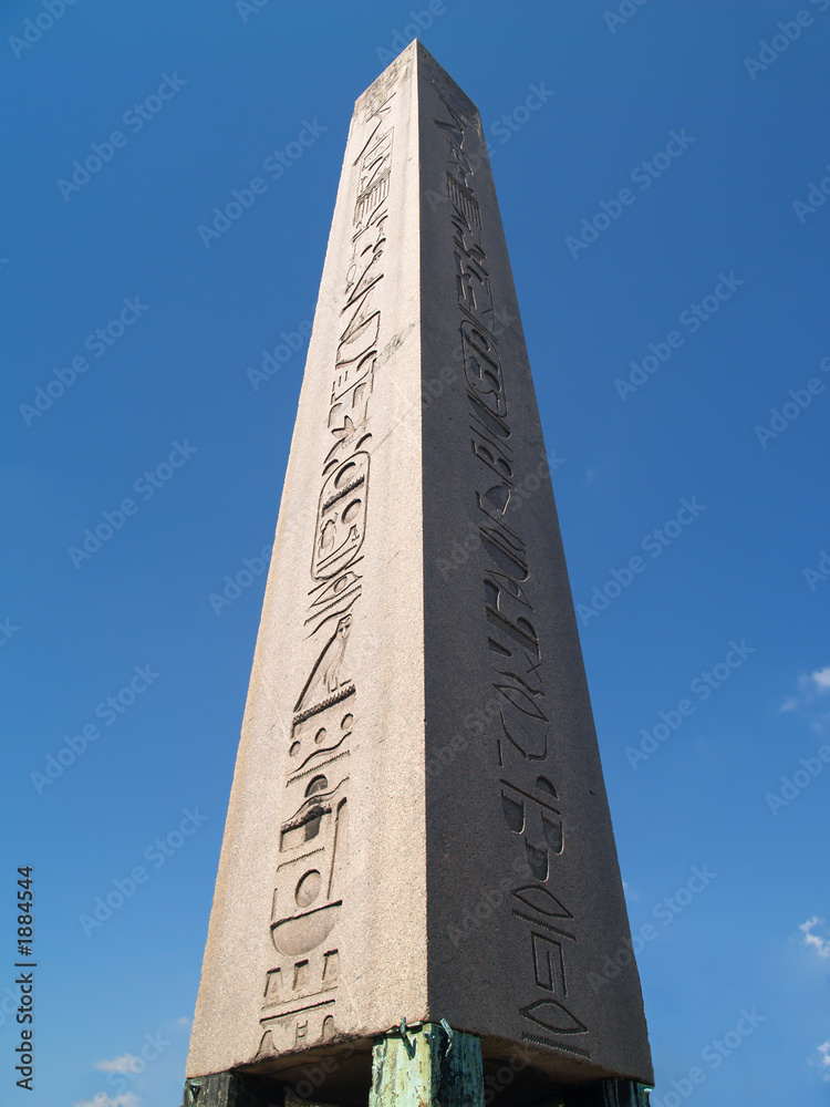 antiguo obelisco egipcio en estambul, turquia